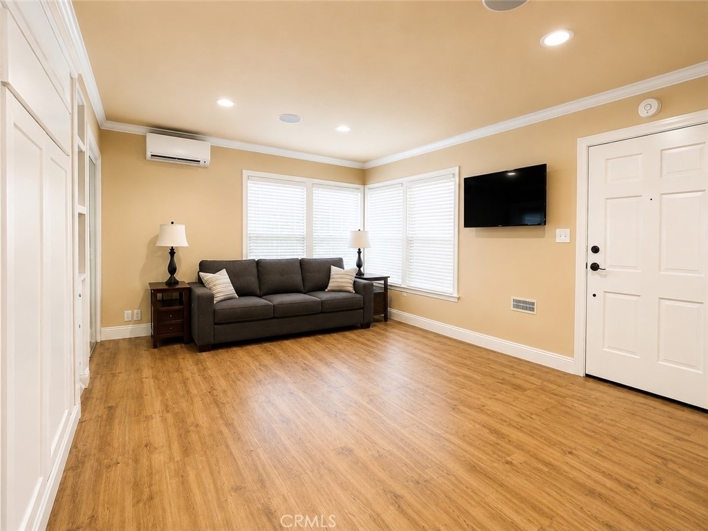 256 W College Street - Photo 4
