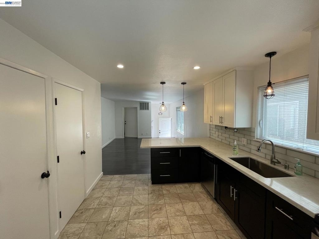 808 14th St - Photo 2