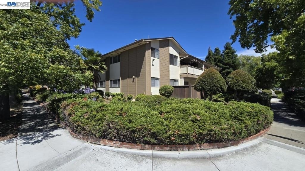 4600 Eggers Dr - Photo 0