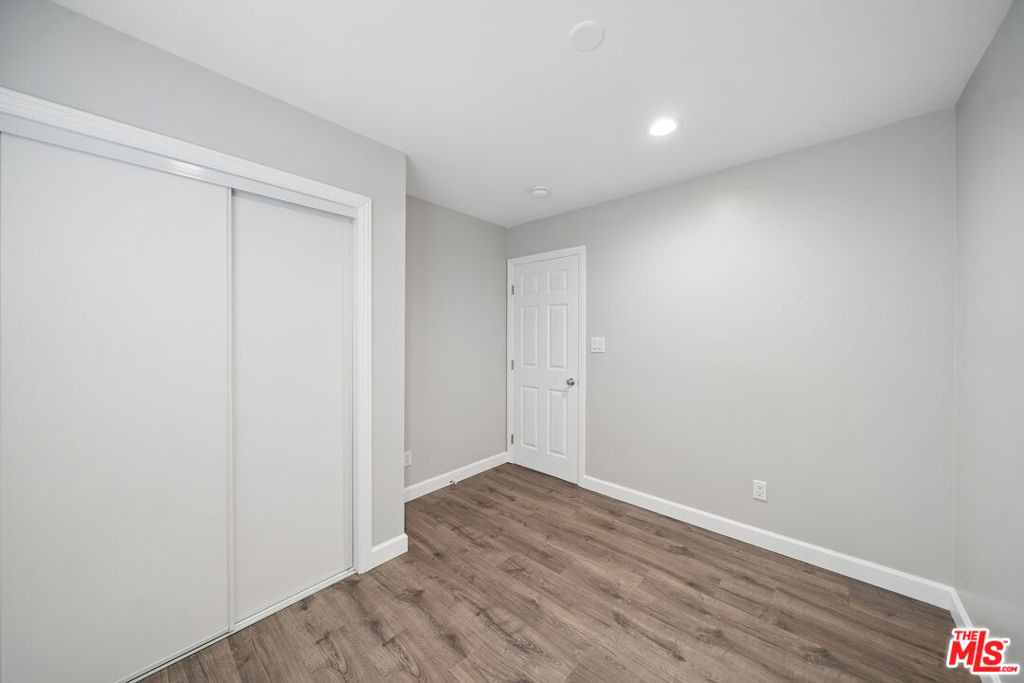 1545 W 23rd Street - Photo 4