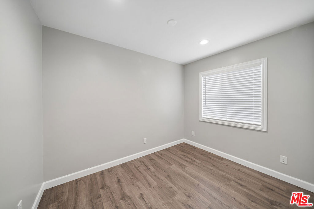 1545 W 23rd Street - Photo 3