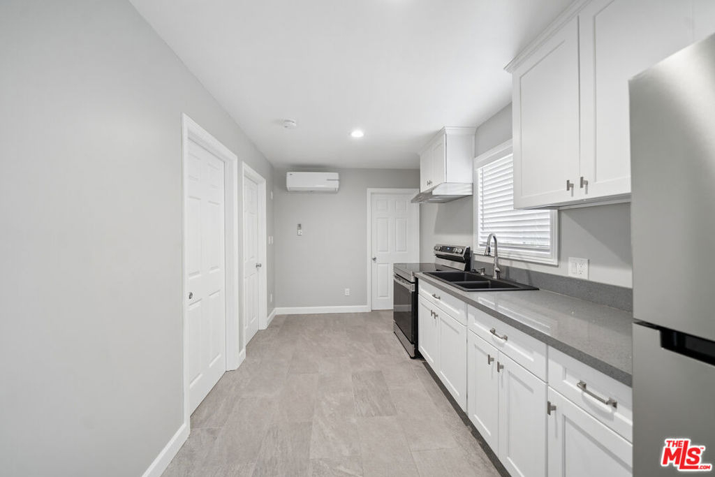 1545 W 23rd Street - Photo 2