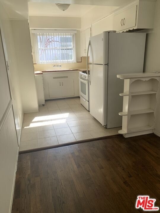 1470 S Sherbourne Drive - Photo 3