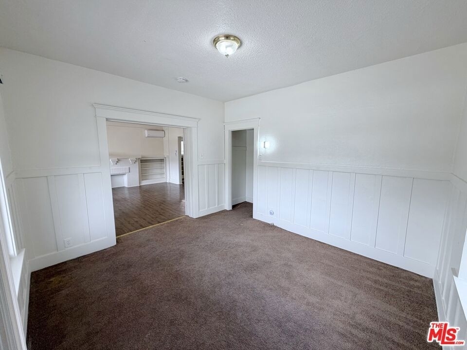 860 W 56th Street - Photo 13