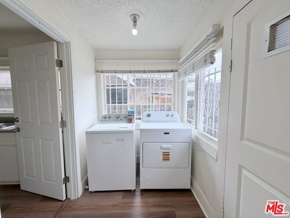 860 W 56th Street - Photo 10