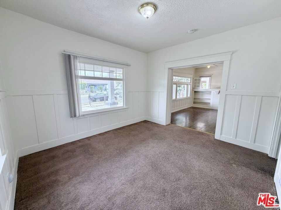 860 W 56th Street - Photo 14