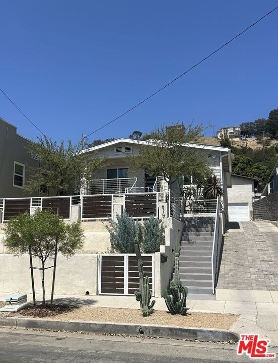 919 Isabel Street - Photo 1