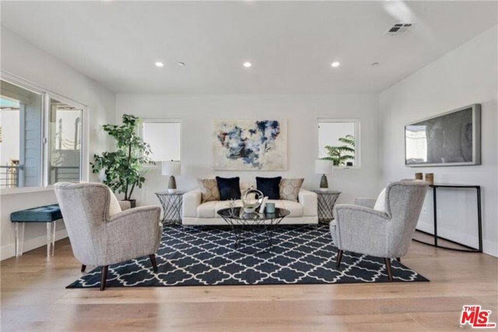 919 Isabel Street - Photo 3