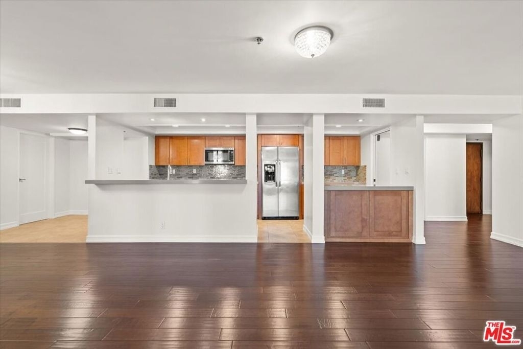 10660 Wilshire Boulevard - Photo 3
