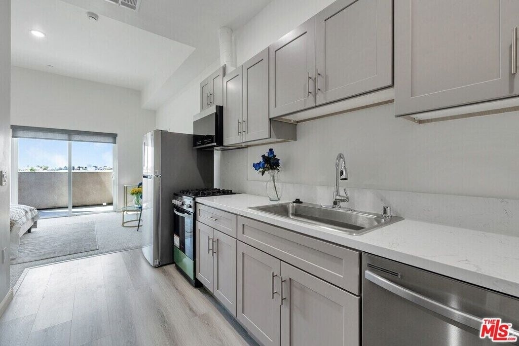 983 Dewey Avenue - Photo 8
