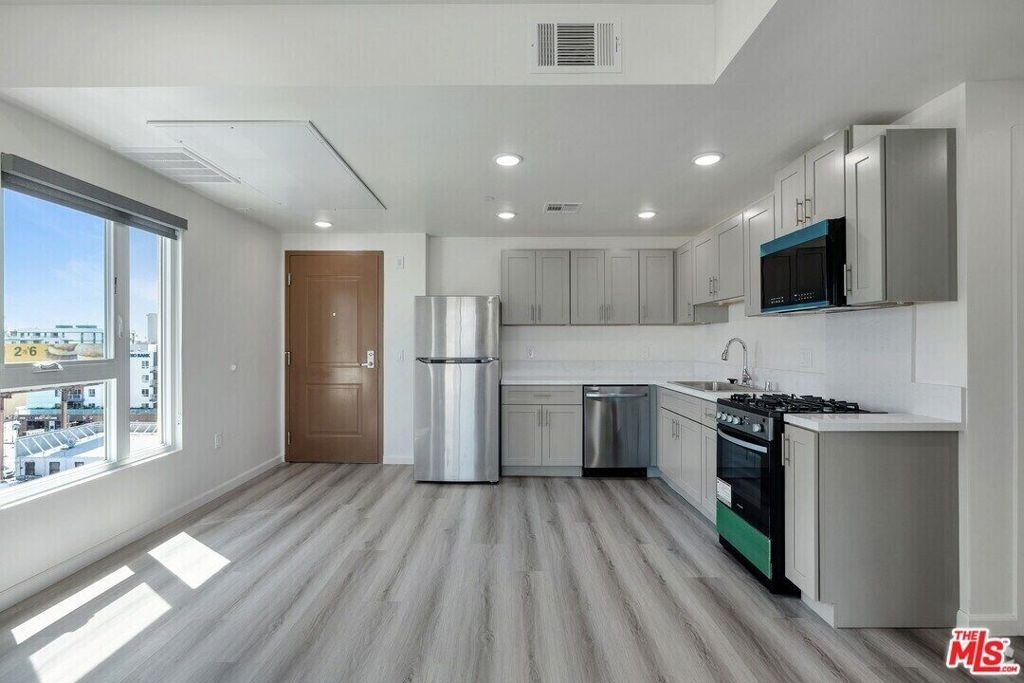 983 Dewey Avenue - Photo 6