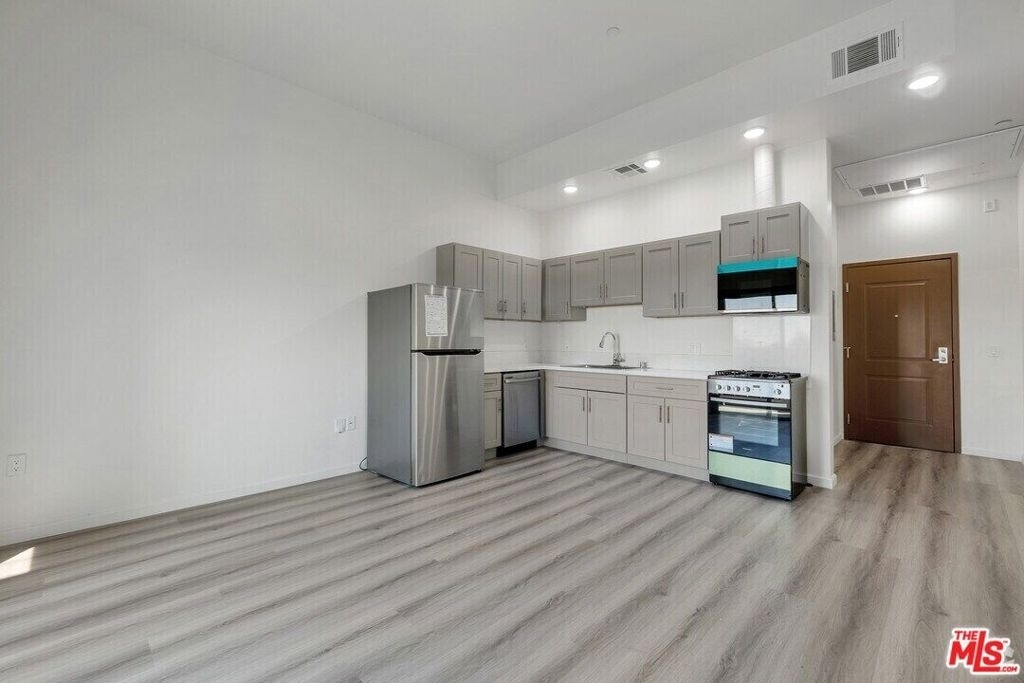 983 Dewey Avenue - Photo 5