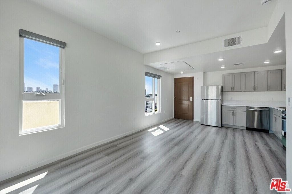 983 Dewey Avenue - Photo 7