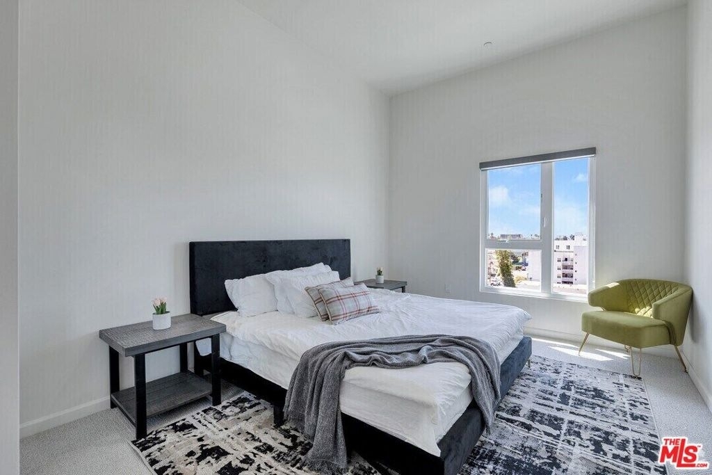 983 Dewey Avenue - Photo 2