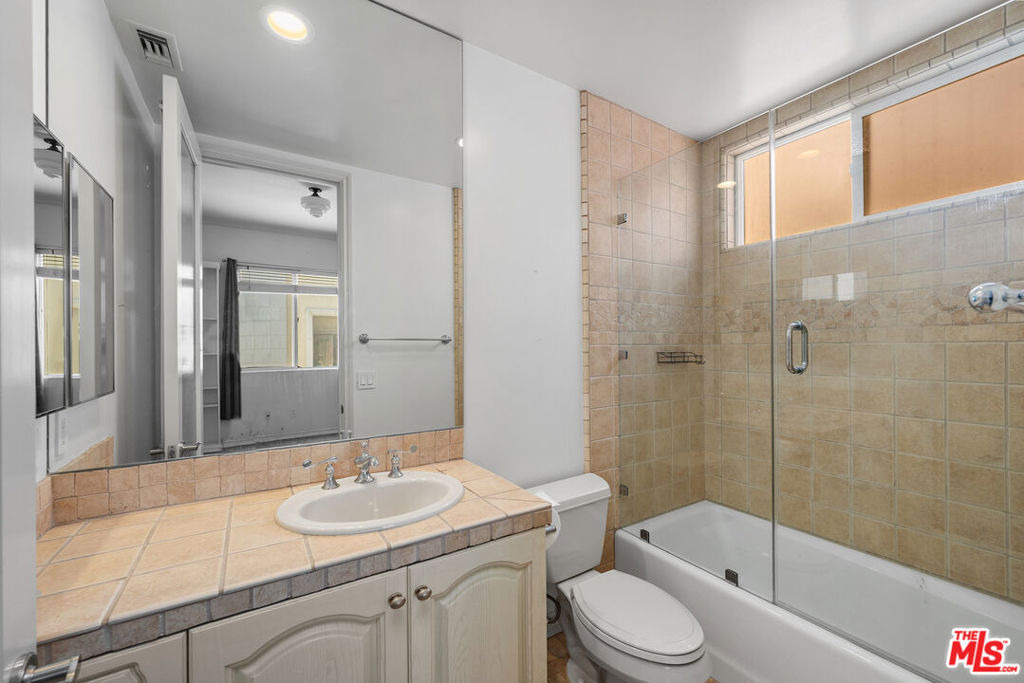 118 Channel Pointe Mall - Photo 19