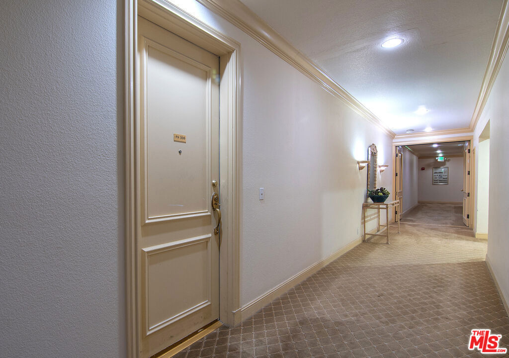 1650 Veteran Avenue - Photo 4