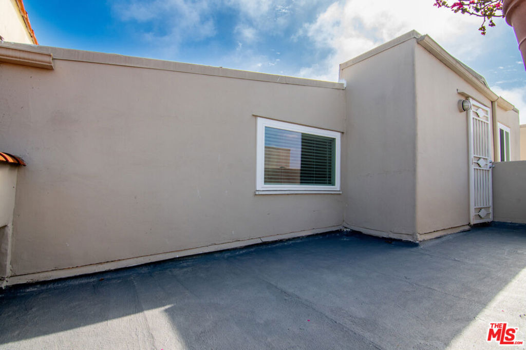 1650 Veteran Avenue - Photo 22