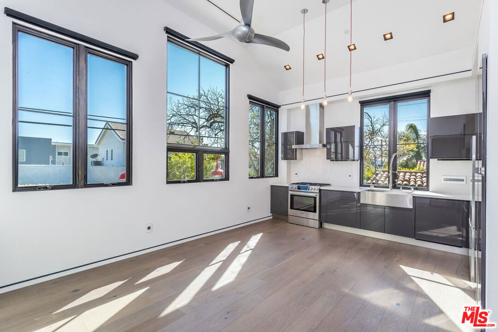 8101 Clinton Street - Photo 0
