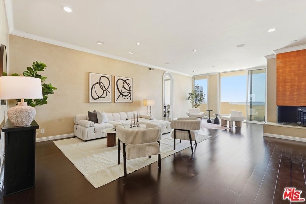 1333 S Beverly Glen Boulevard - Photo 2
