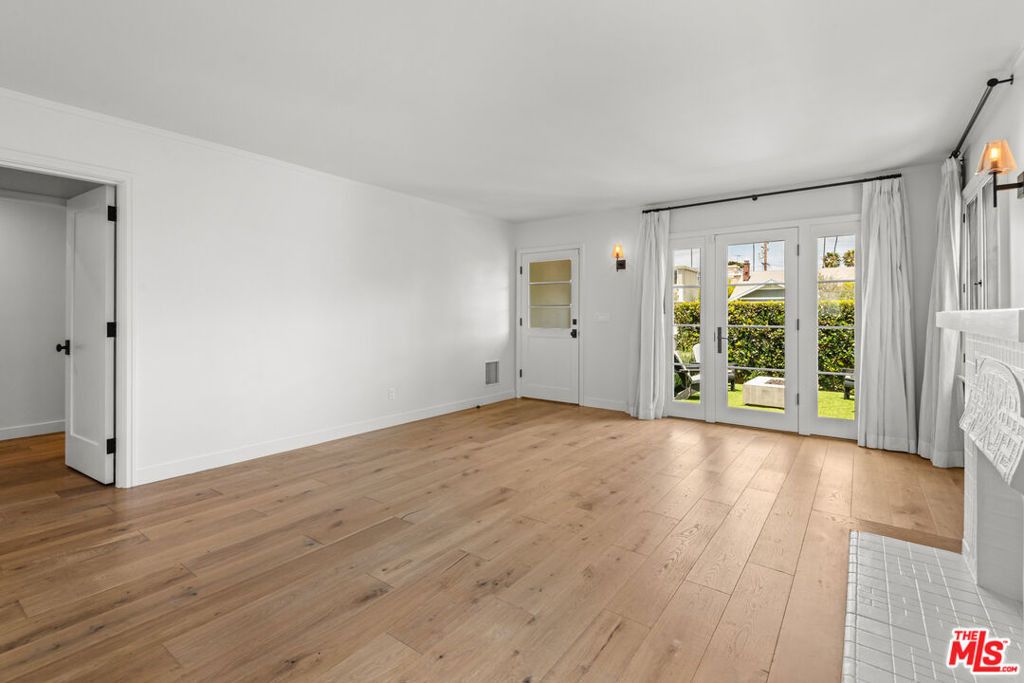 928 Lincoln Boulevard - Photo 3