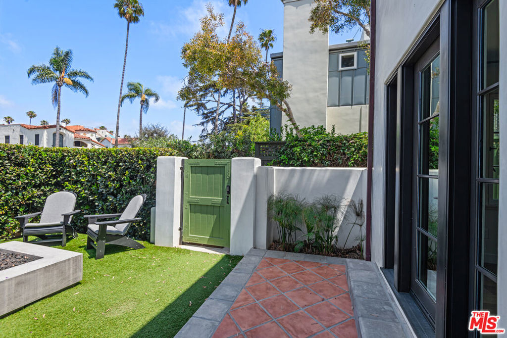 928 Lincoln Boulevard - Photo 7