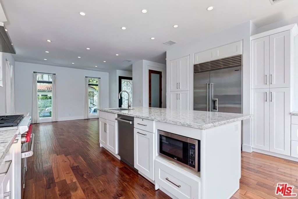 7270 Waring Avenue - Photo 12