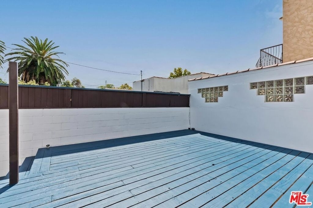 7270 Waring Avenue - Photo 27