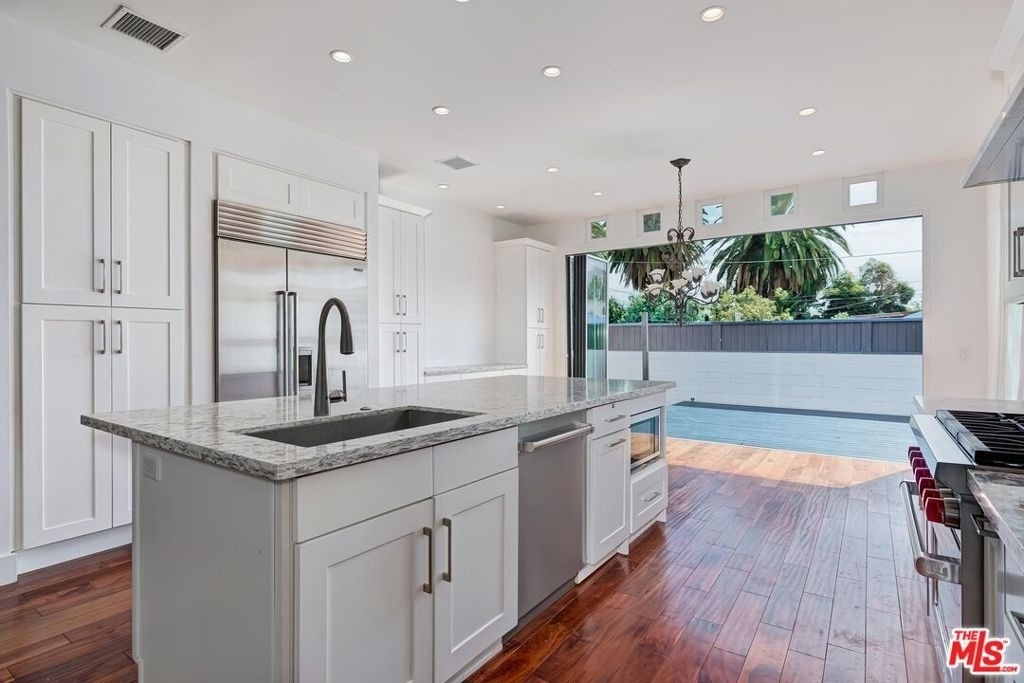 7270 Waring Avenue - Photo 10