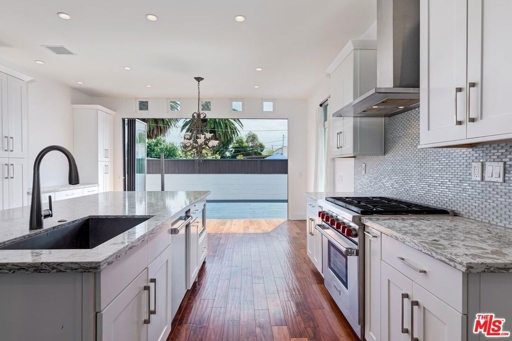 7270 Waring Avenue - Photo 8