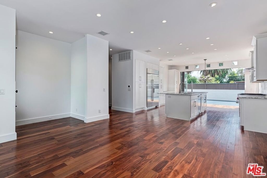 7270 Waring Avenue - Photo 5