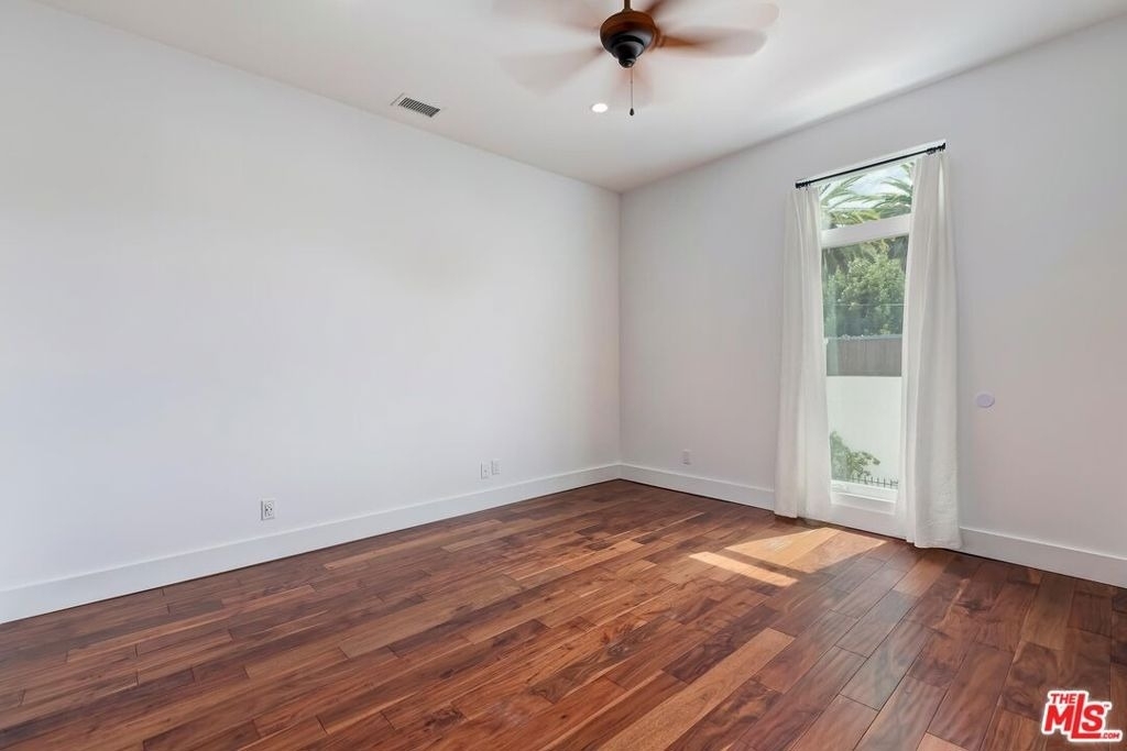 7270 Waring Avenue - Photo 18