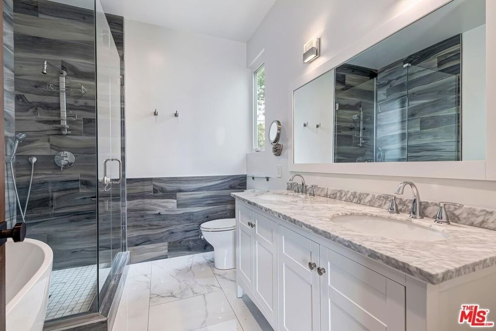 7270 Waring Avenue - Photo 19