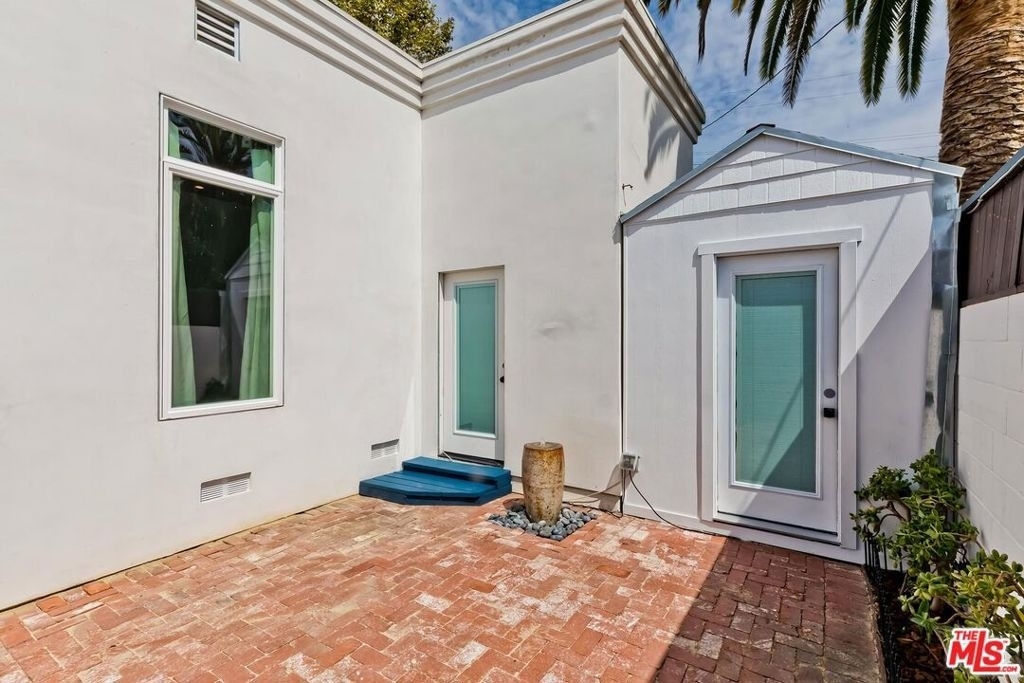 7270 Waring Avenue - Photo 31