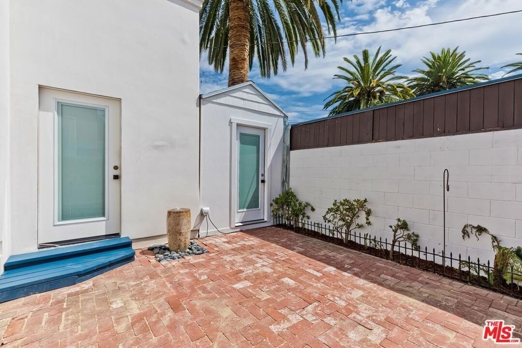7270 Waring Avenue - Photo 30