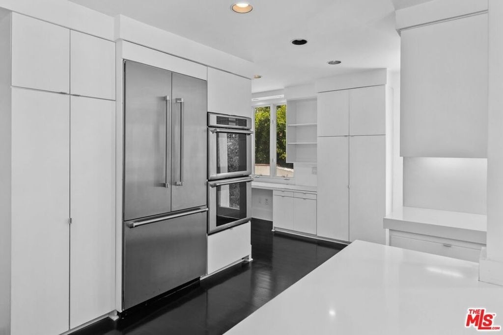 305 S Bedford Drive - Photo 10