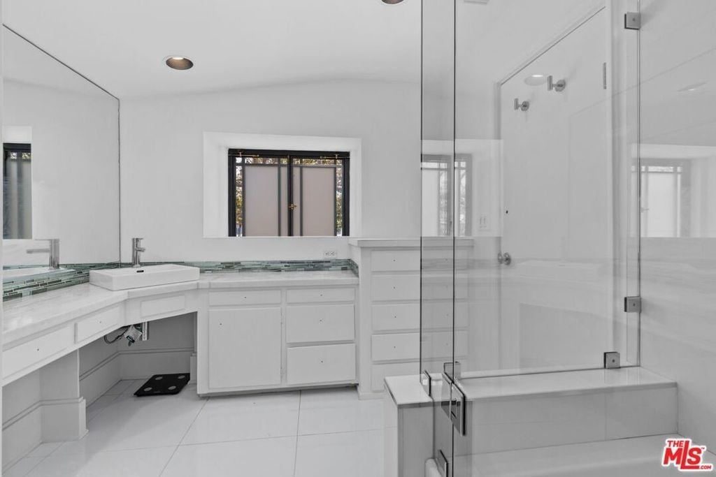 305 S Bedford Drive - Photo 16