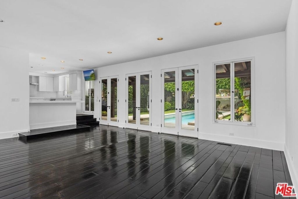 305 S Bedford Drive - Photo 6