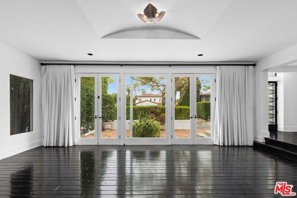 305 S Bedford Drive - Photo 4