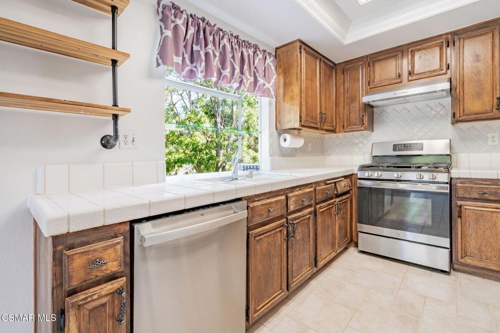 426 Algonquin Drive - Photo 3