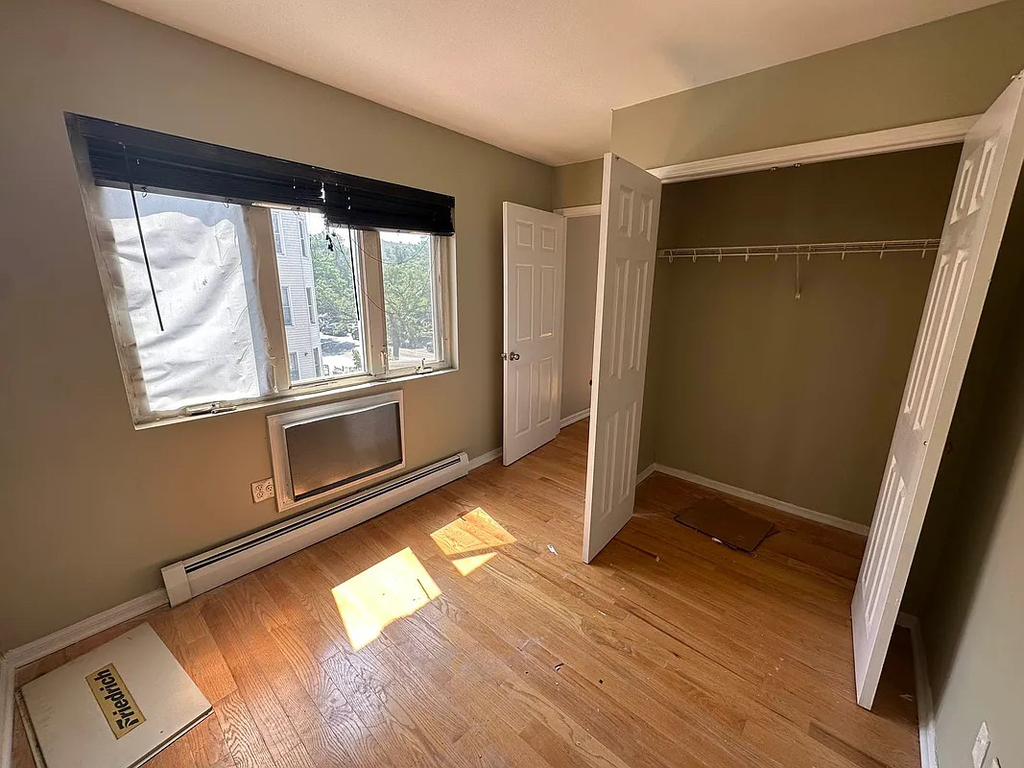 1027 Halsey Street - Photo 4