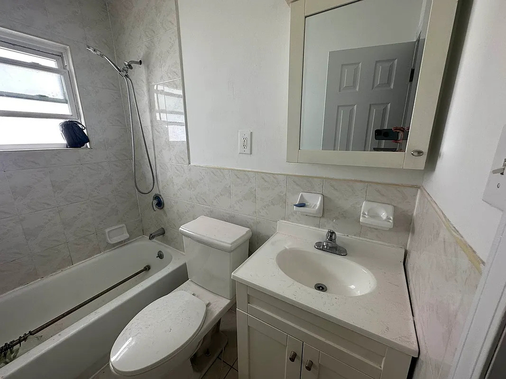 1027 Halsey Street - Photo 9