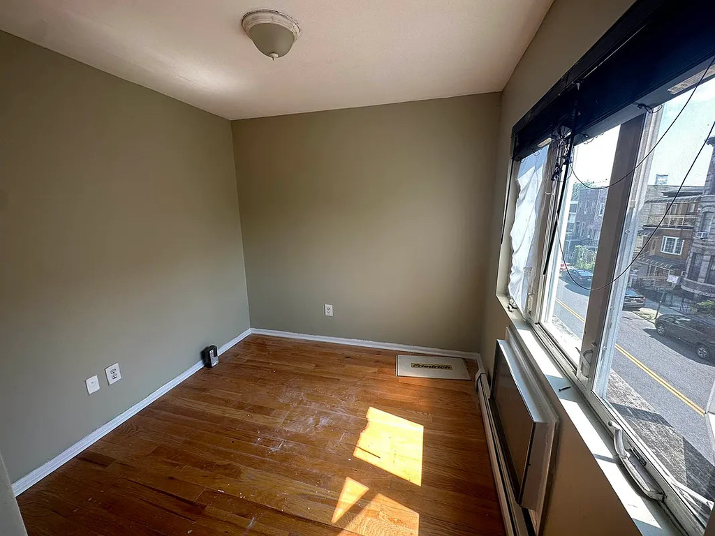 1027 Halsey Street - Photo 3