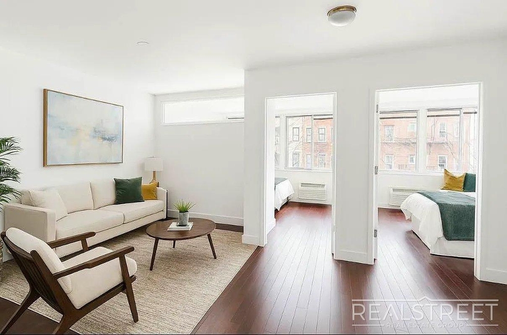 286 Stanhope Street - Photo 1