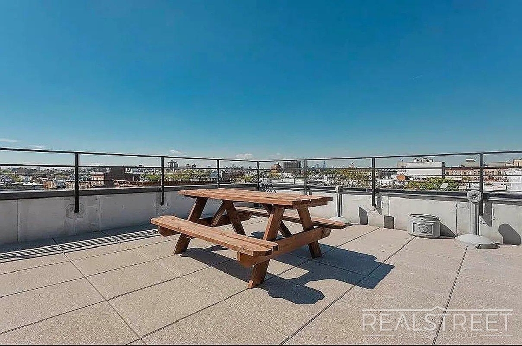 286 Stanhope Street - Photo 8