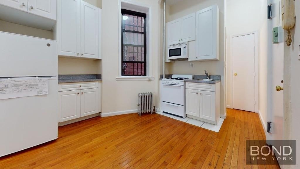 East 38th Street - Photo 3