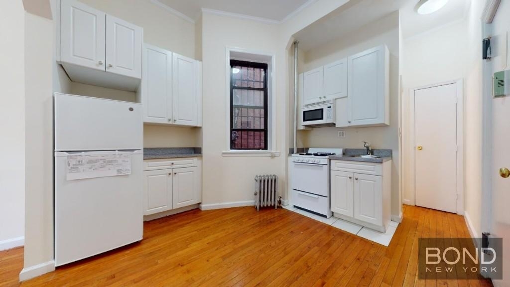 East 38th Street - Photo 7