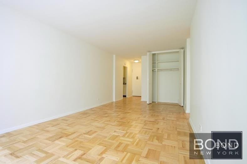 East 49th Street - Photo 4