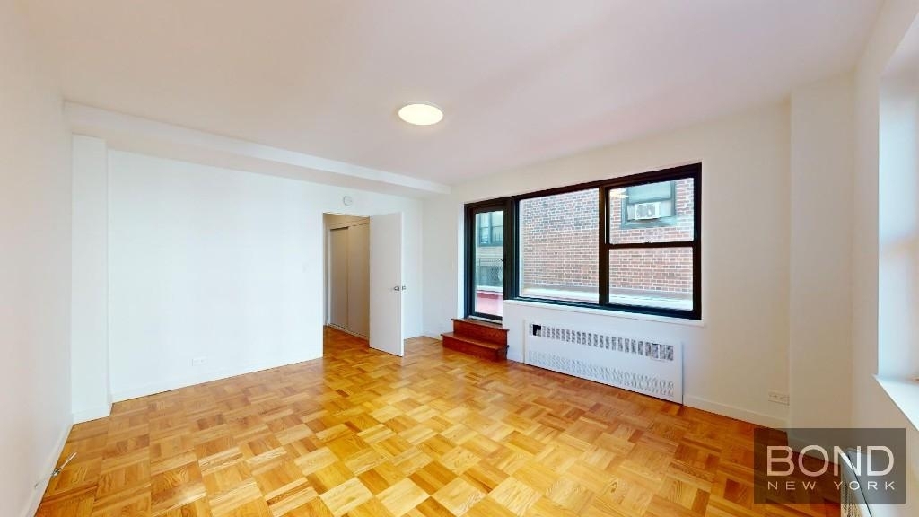 East 55th Street - Photo 1
