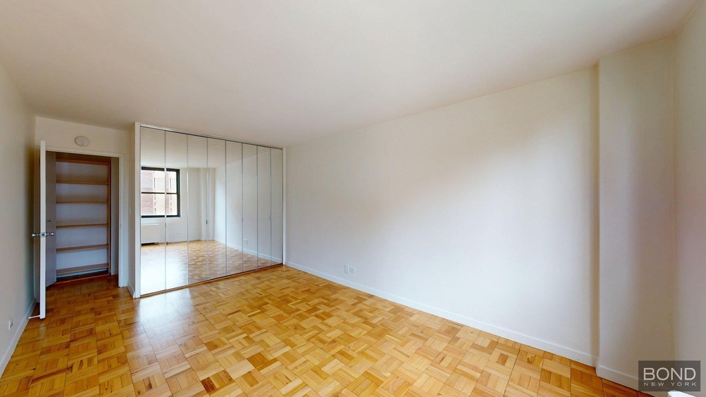 East 49th Street - Photo 2