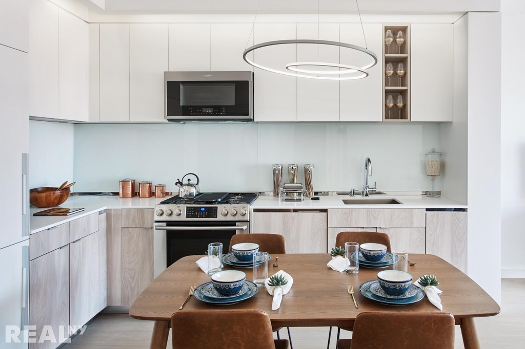 Eleventh Avenue - Photo 1